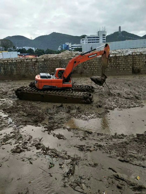 澳门半岛沼泽地挖掘机出租保养