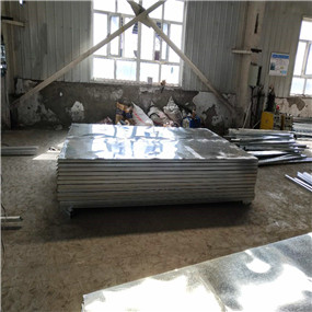 新疆彩钢围挡厂家供应，新疆铁皮围挡多少钱一米