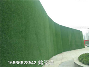 新闻:工地围挡板挂塑料绿草皮@铺设/价格天津静海