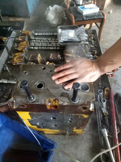 新闻：丹巴县卡特挖掘机维修全车动作慢无力