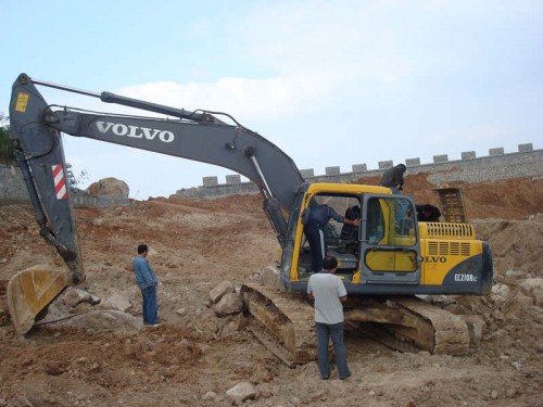 新闻：武安市沃尔沃挖掘机维修原因排除