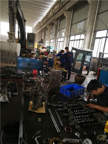 新闻：安丘市卡特挖掘机维修发动机专业
