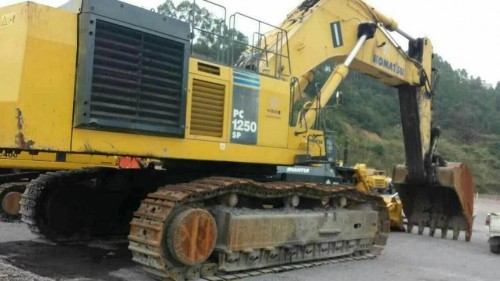 新闻：阿坝县小松挖掘机维修发动机专业